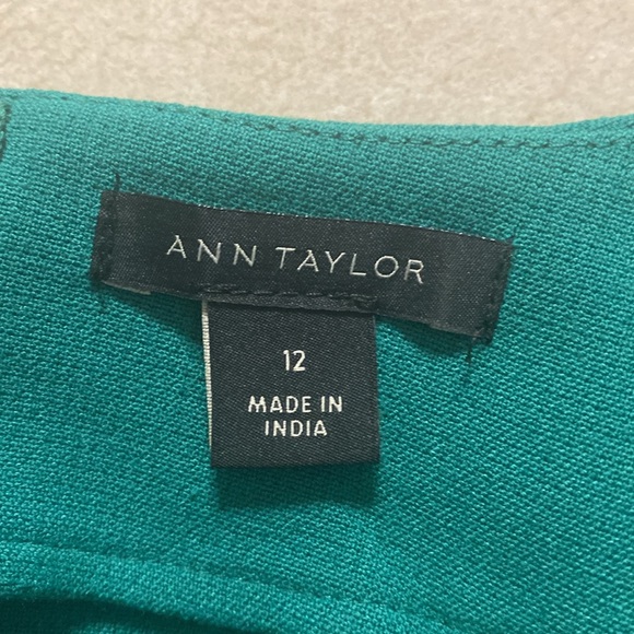 Ann Taylor Long Sleeve Green Dress with Fluted Sleeves - Picture 3 of 9